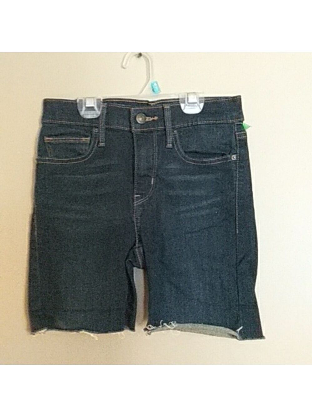 Levi shorts size 25 slimming straight